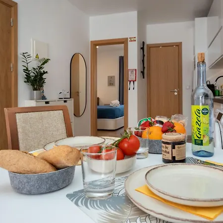 Lush Botanic Oasis With A Boho Hideaway, Near & Cafes Lagos