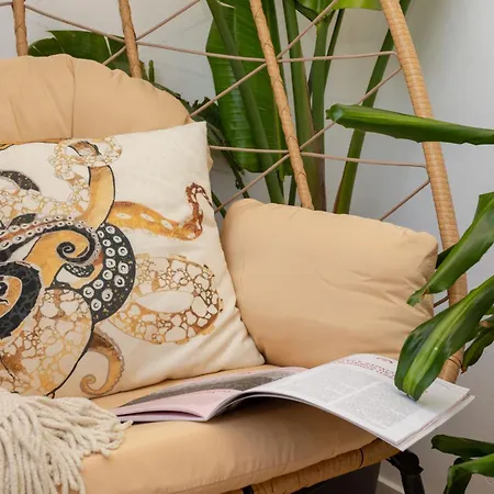 Lush Botanic Oasis With A Boho Hideaway, Near & Cafes