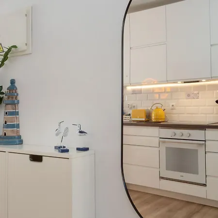 Lush Botanic Oasis With A Boho Hideaway, Near & Cafes