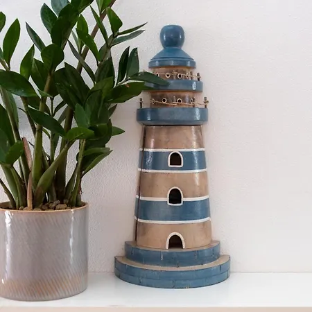 Lush Botanic Oasis With A Boho Hideaway, Near & Cafes *